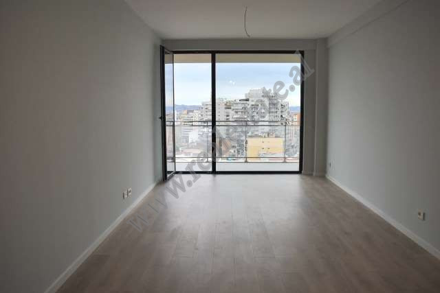 Ambient zyre me qira ne rrugen Mine Peza ne Tirane